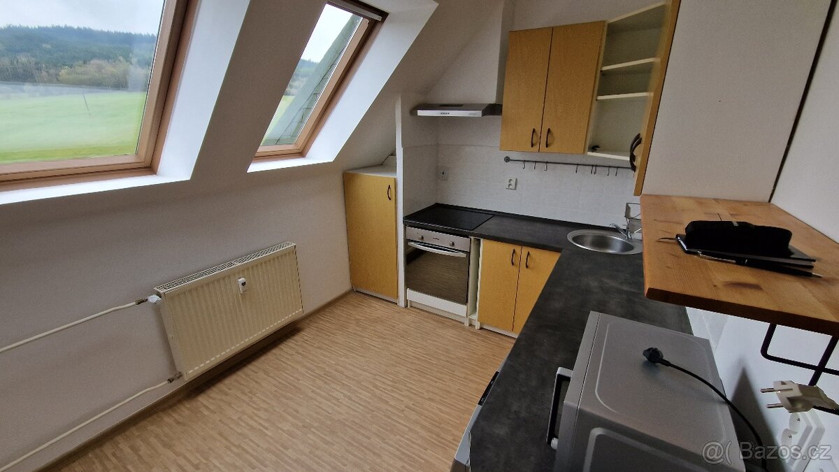Pronájem podkrovního bytu 2+1, Radvanice u Trutnova - 3