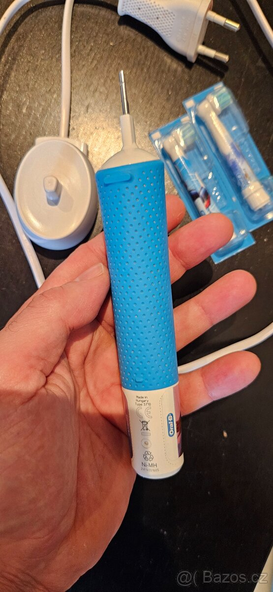 Oral B kartáček Elsa a Anna + 2 hlavice - 3