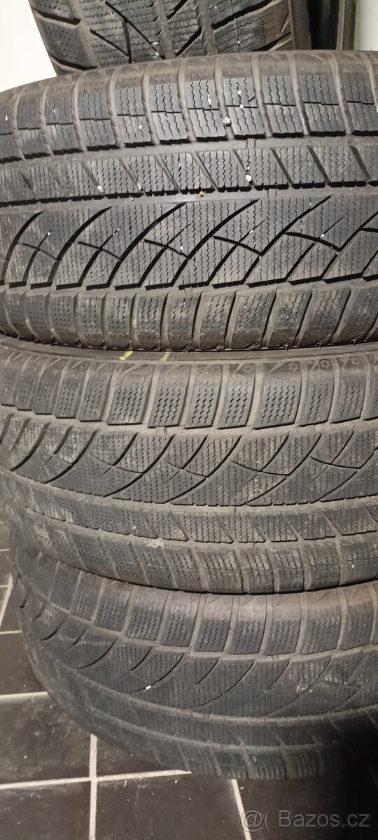 Zimní pneumatiky 235/55R18 - 3