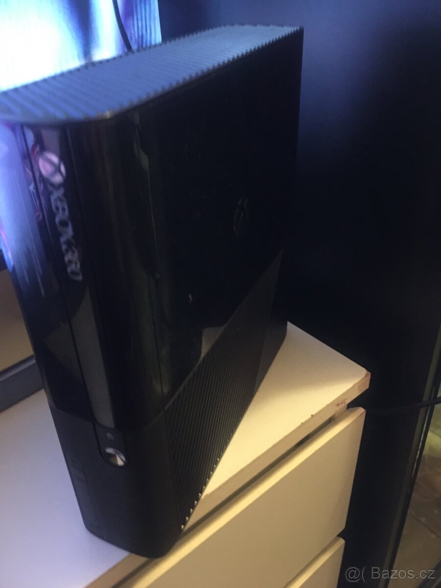 Prodám XBOX360 plus KINECT - 3