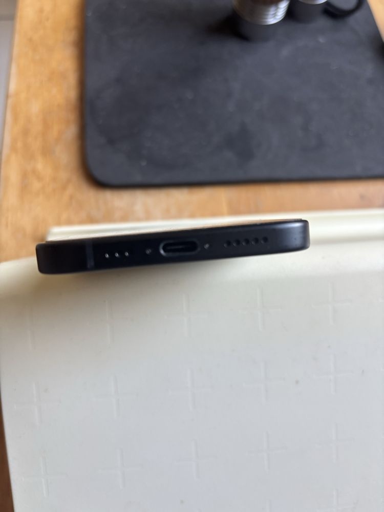 iPhone 15 Plus, černý, 128 GB, jako nový - 3