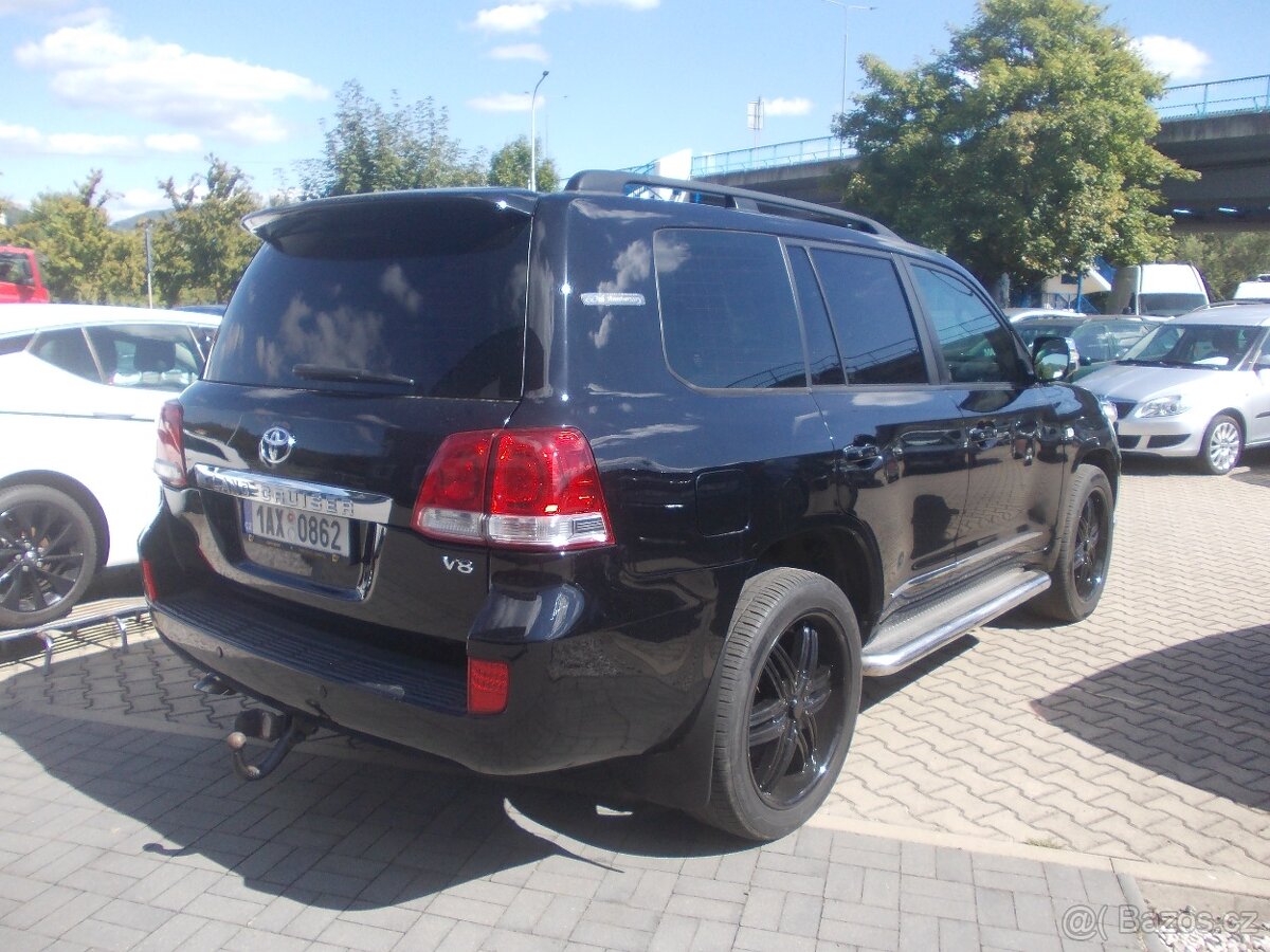 Toyota Land Cruiser 200 4.5 V8