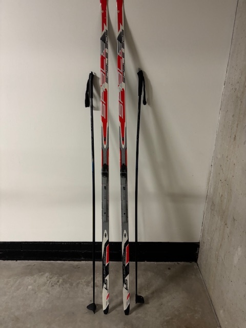 Prodám běžky + hůlky - 3