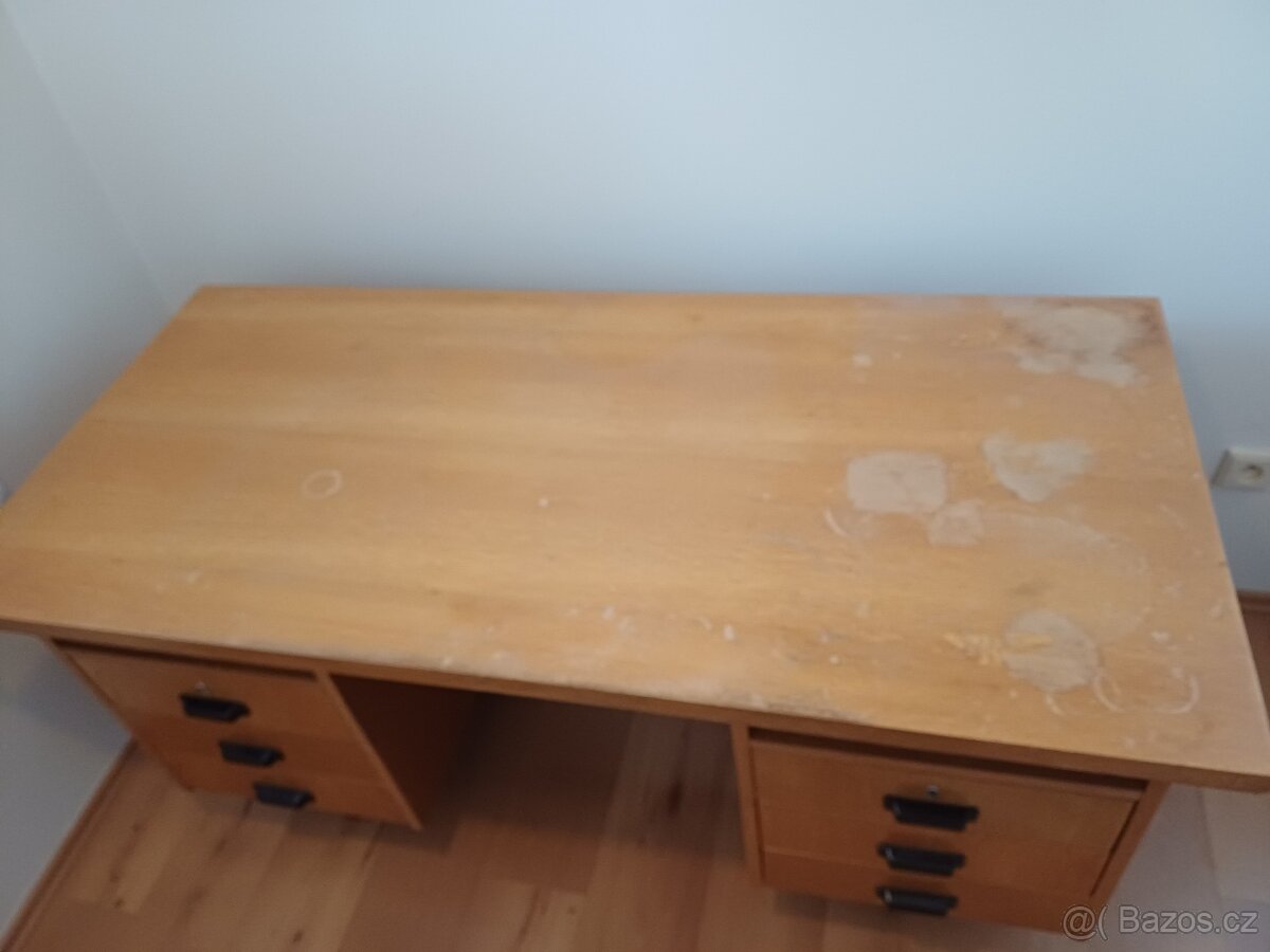 Velký kancelářský stůl - materiál dřevo - 3