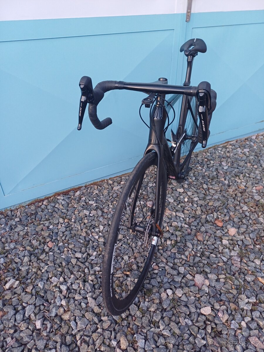 Karbonové silniční kolo - 3