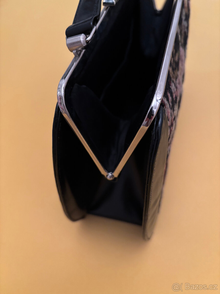 KABELKA - KŮŽE, GOBELÍN - 3