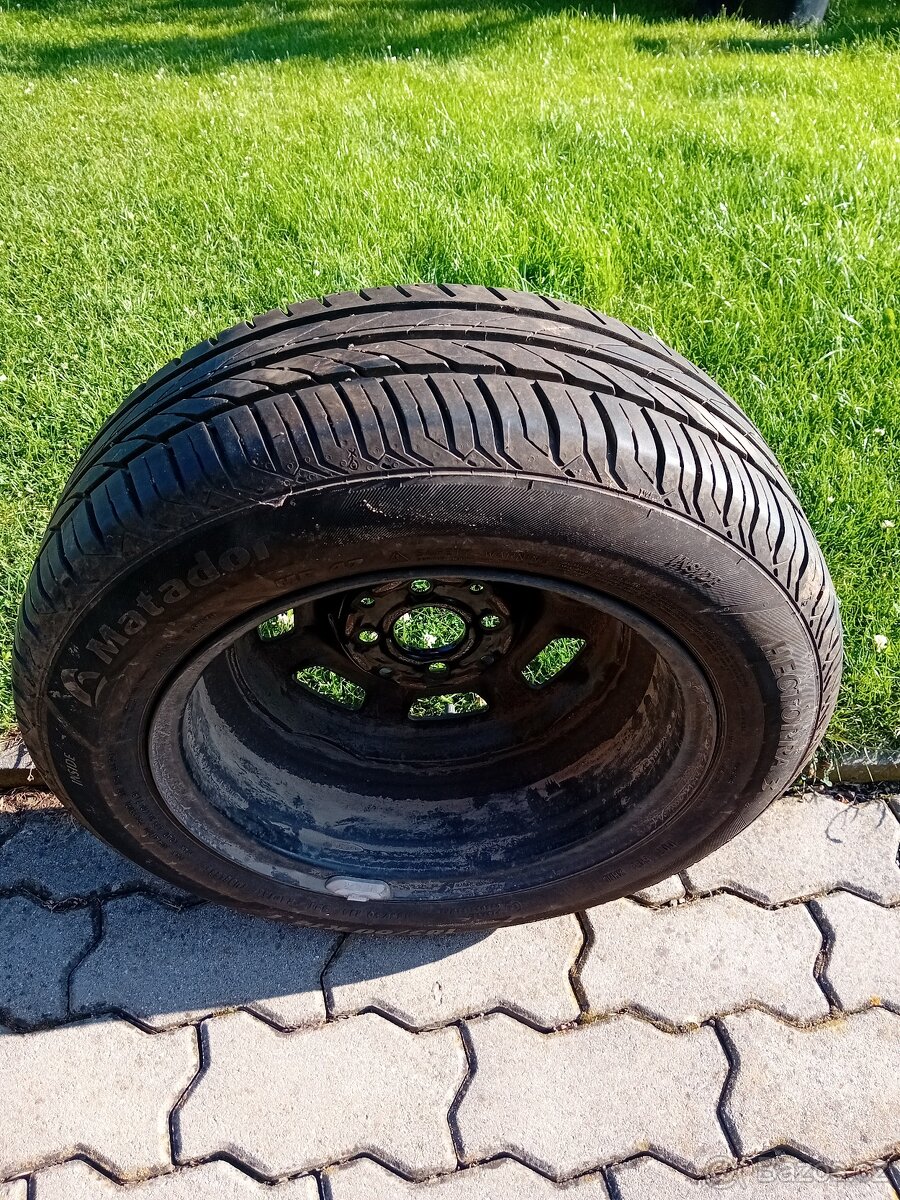 Prodám osobní pneu na diskách - 3