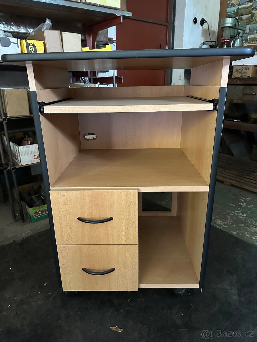Praktický PC stolek na kolečkách – dekor buk/černá - 3