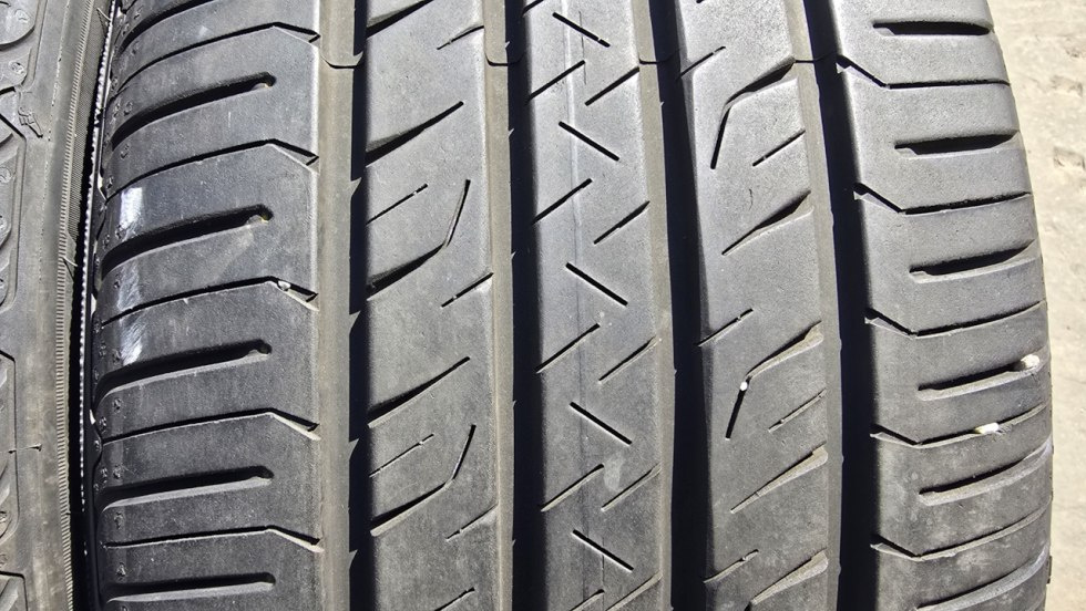 Letní pneu 245/40/20 Good Year - 3