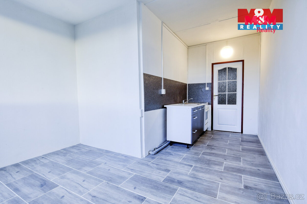 Prodej bytu 2+1, 60 m², Rovná - 3