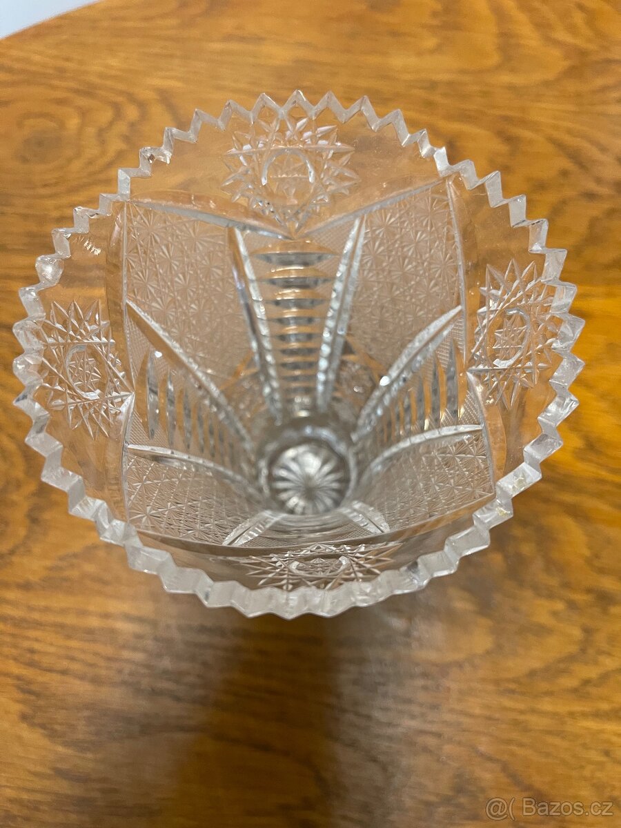 Broušená skleněná vázička - 3