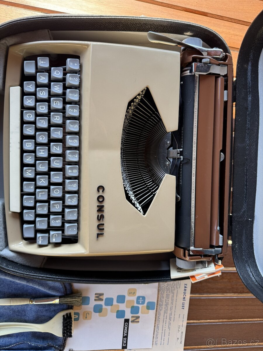 Kufříkový psací stroj CONSUL včetně záručního listu - 3