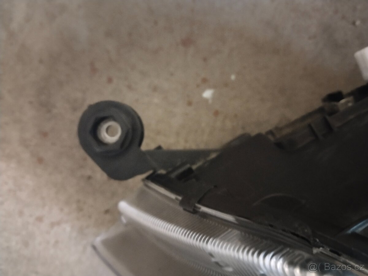 Škoda Octavia 3 predfacelift levý xenon - 3