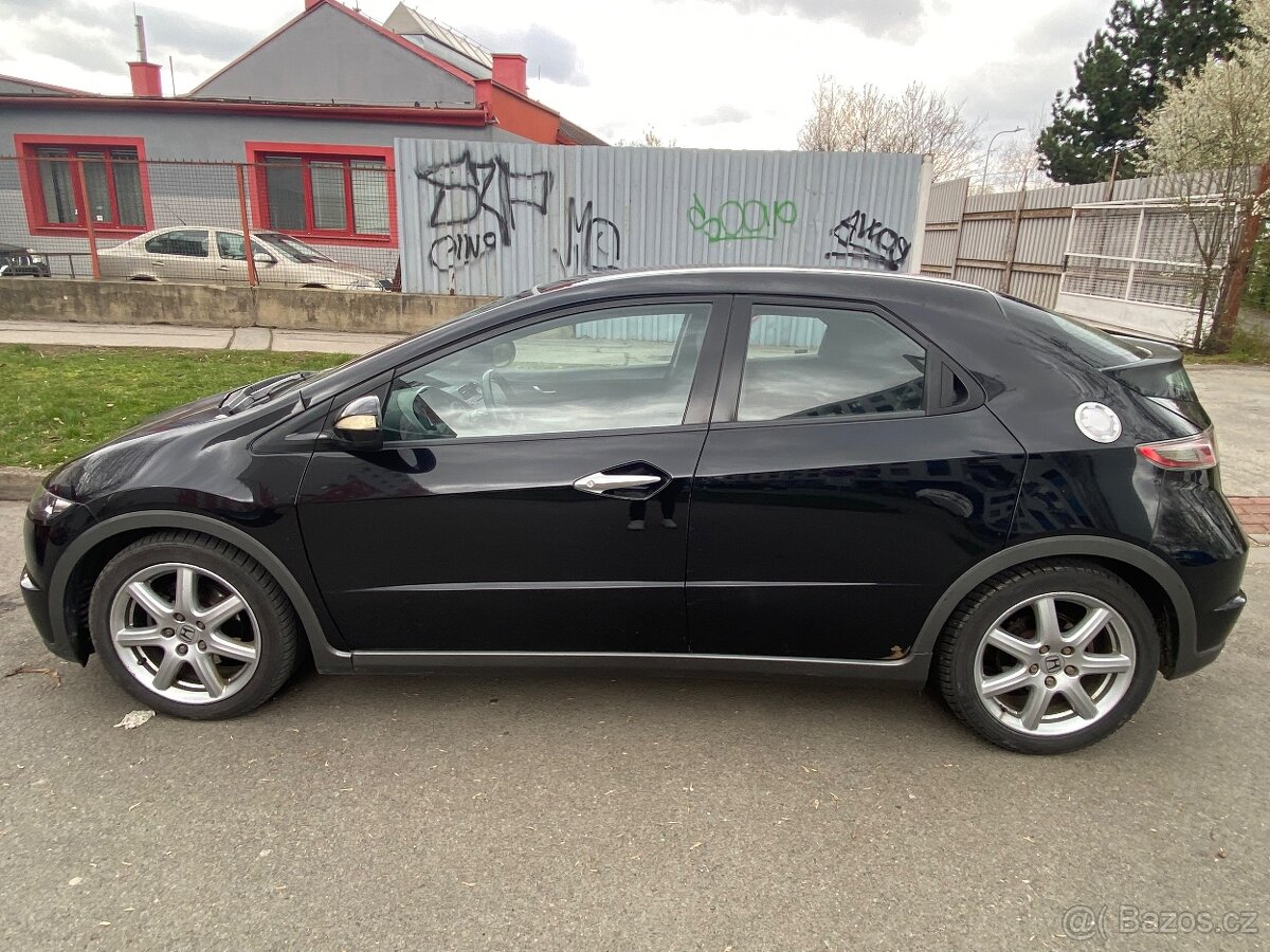 Prodám Hondu Civic 2,2 103 kW - 3