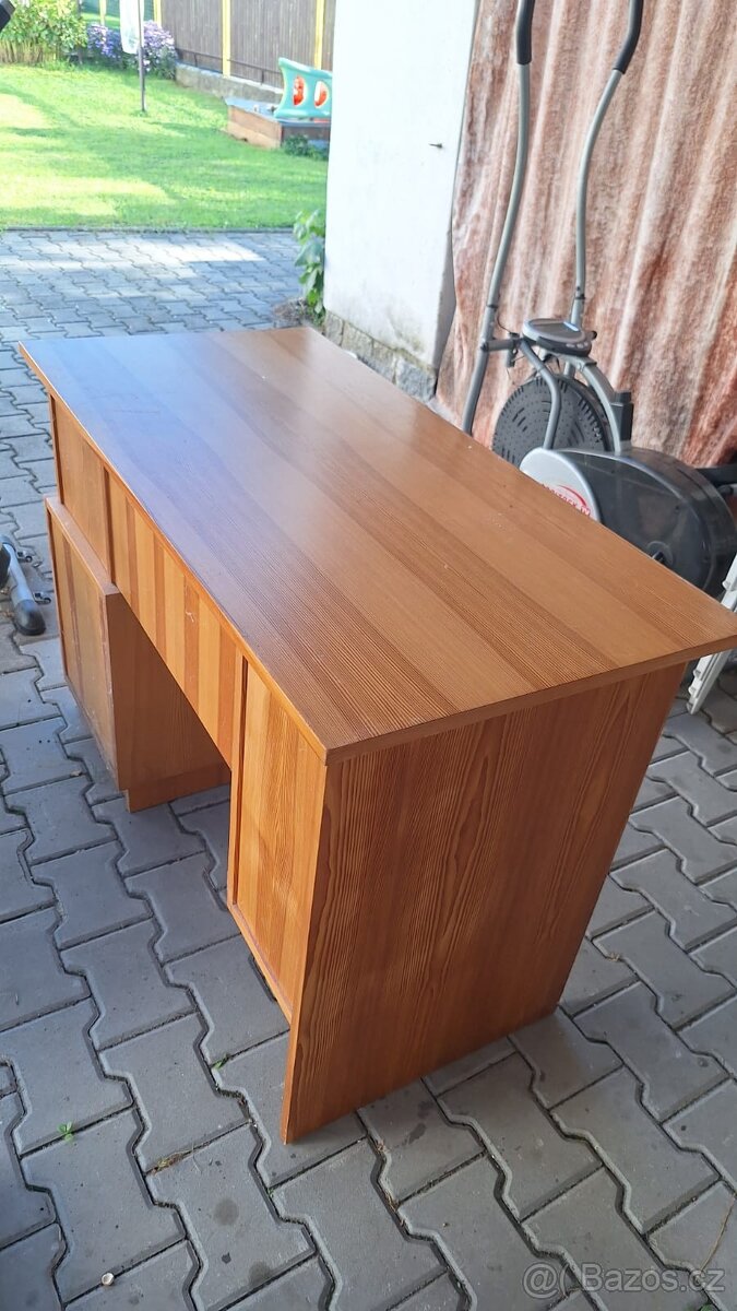 Dřevěný psací stůl - 3
