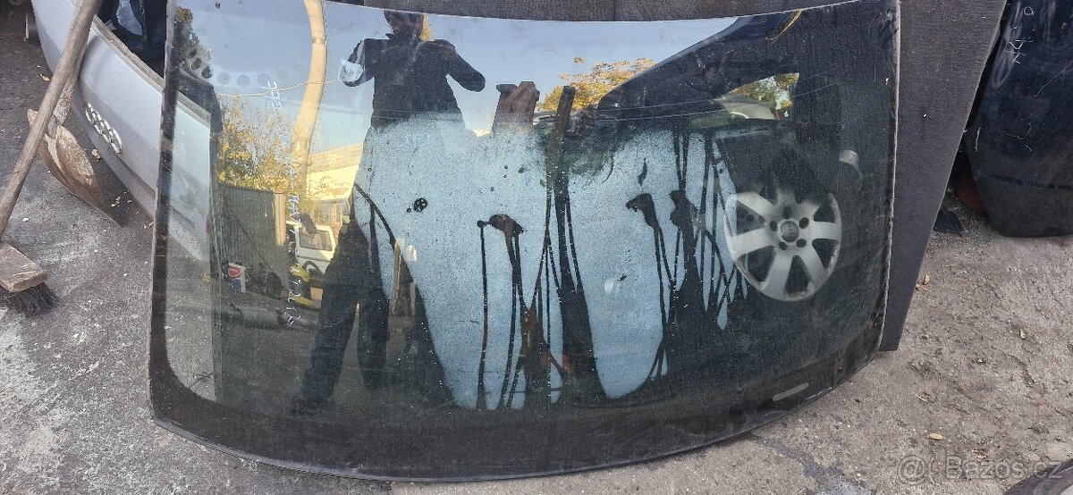 Predni okno audi A6 4F 2004-2009 - 3