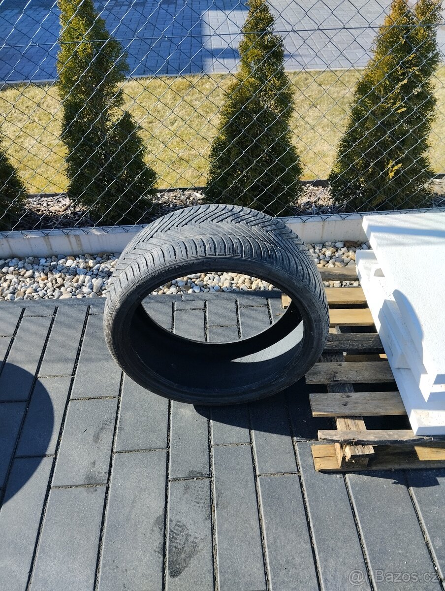 Celoroční pneu Hankook 235/35 r19 - 3