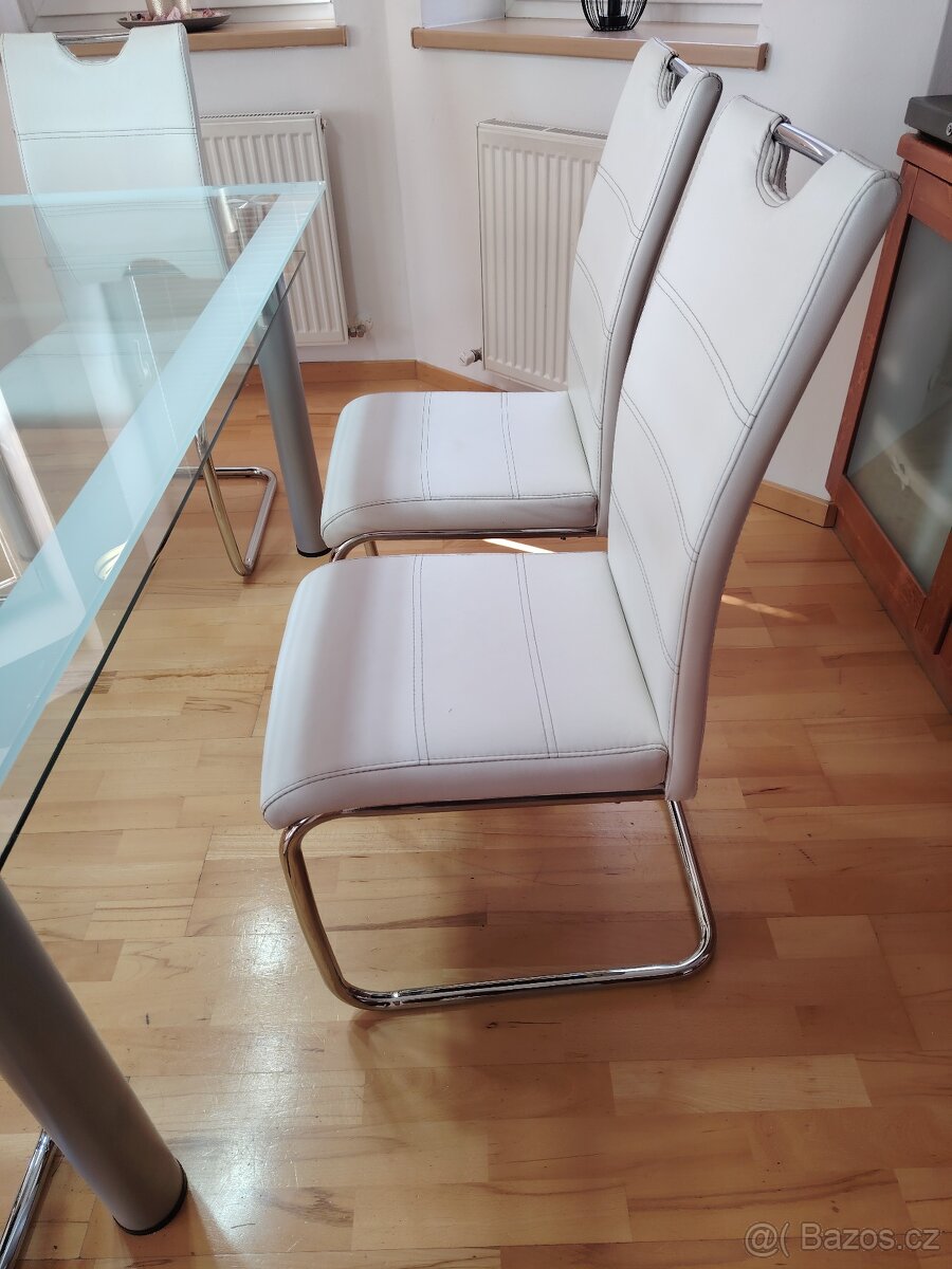 Jídelní stůl plus 6 židlí - 3