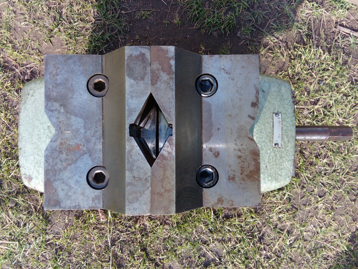 Strojní svěrák prizmatický - 3