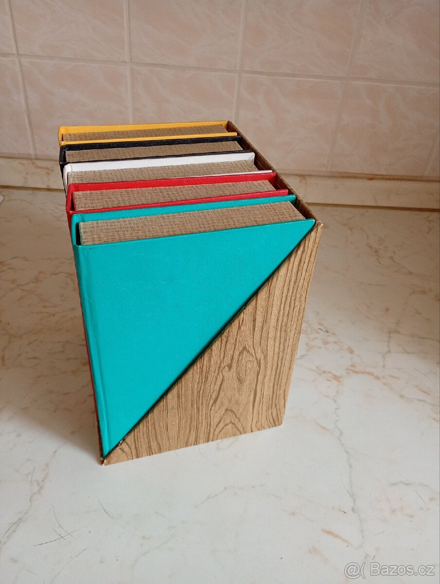 Fotoalbumy se stojánkem - 3