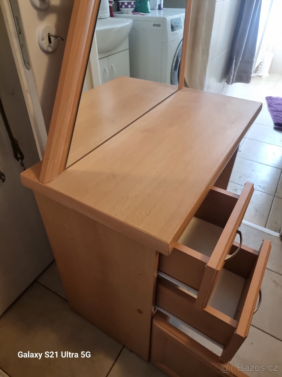 Kosmetický stolek - 3