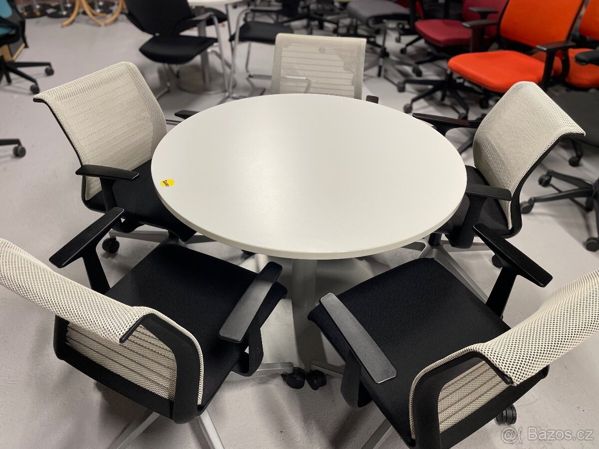 Zasedací židle Steelcase Think, konferenční stůl - 3