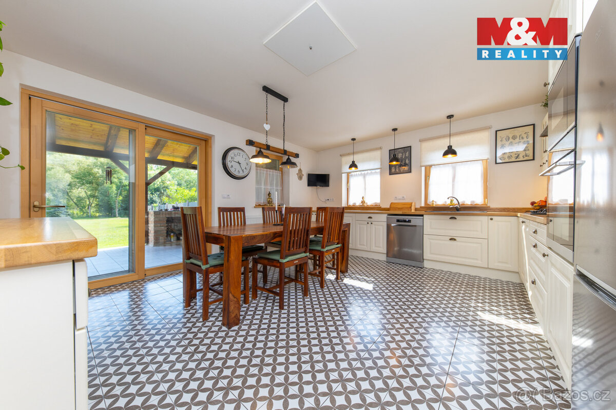 Prodej rodinného domu 175 m2, pozemek 2730 m2, Novosedly - 3