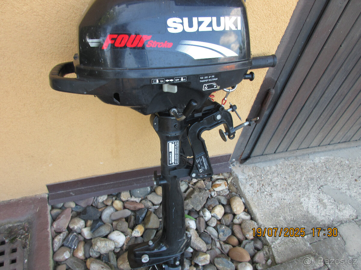 Prodám lodní závěs. motor Suzuky 4 takt 2,5 Hp - 3