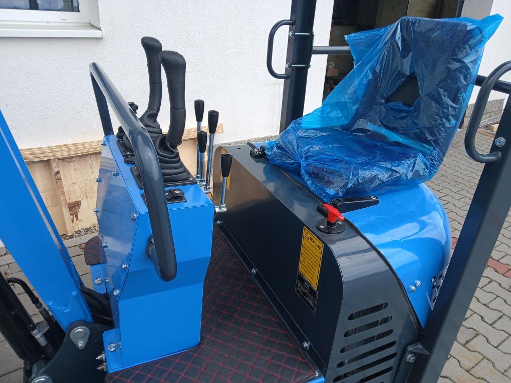 minibagr 1 T Kubota - 3