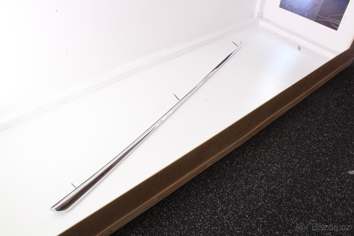 Nověnachromovaná lišta lapače Tatra 603-2/3 - 3