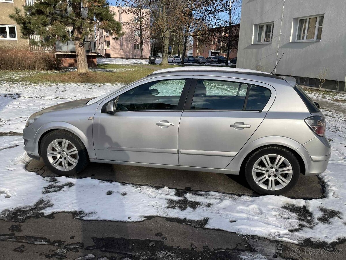 Opel Astra H 1.6 85kw - 3