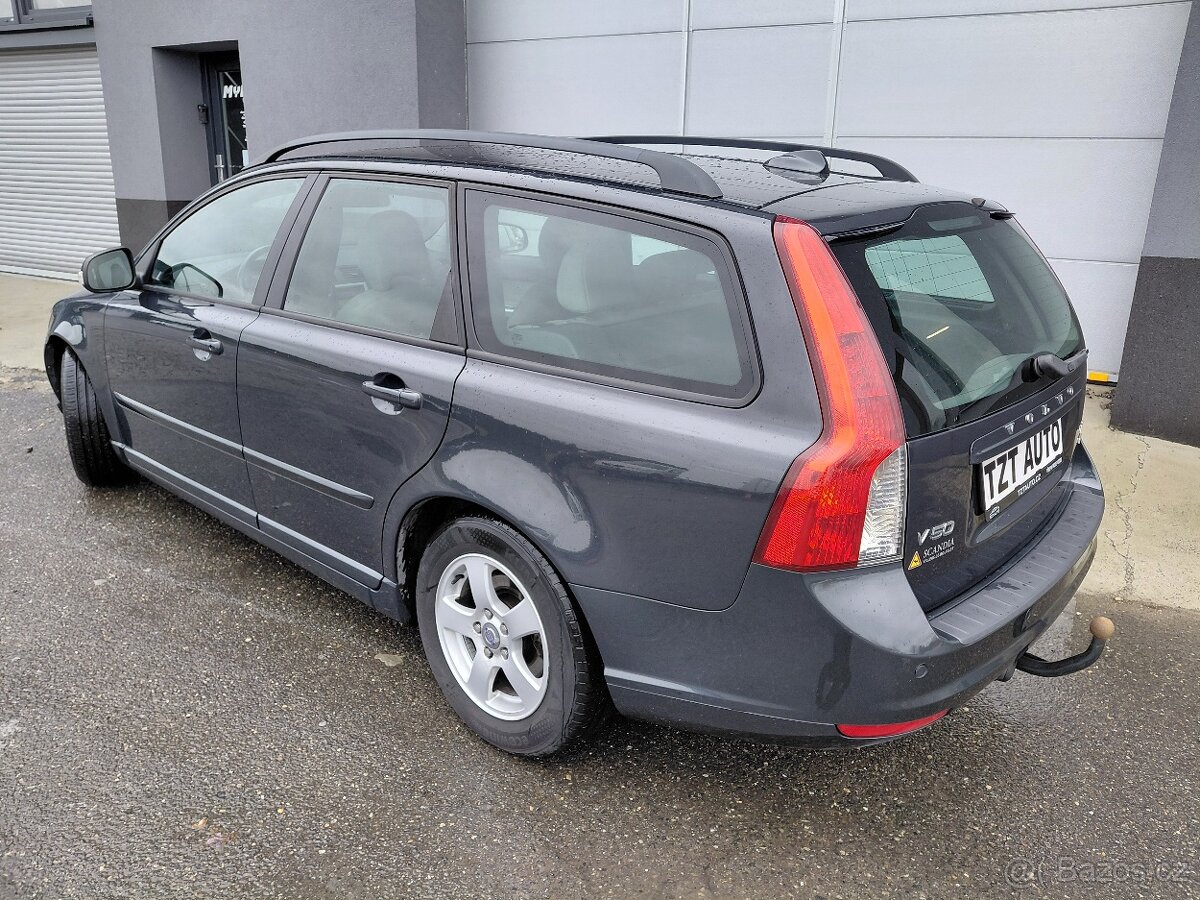 VOLVO V50, 1.6D, r.10, 155000km, VELMI SOLIDNÍ - 3