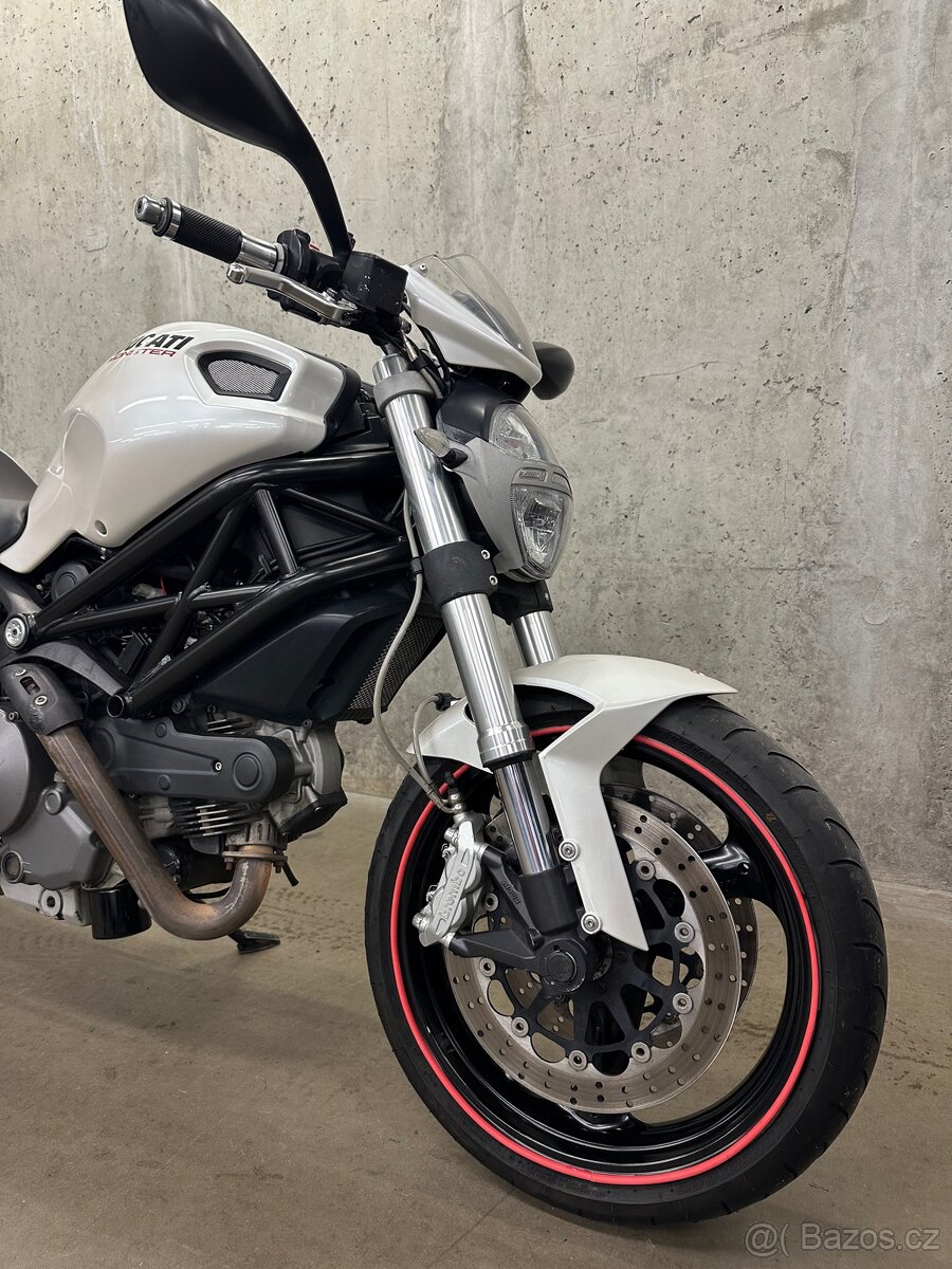 DUCATI Monster 696 - 3