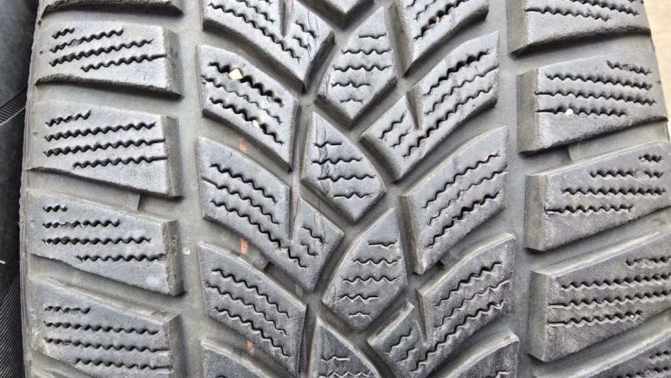 Zimní pneu 205/55/19 Good Year - 3