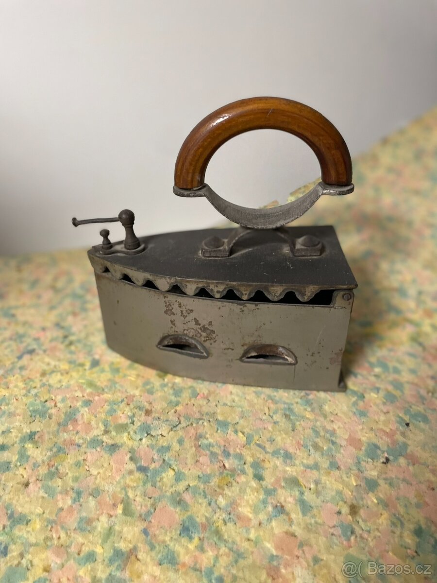 Staré funkční žehličky - 3 ks - 3