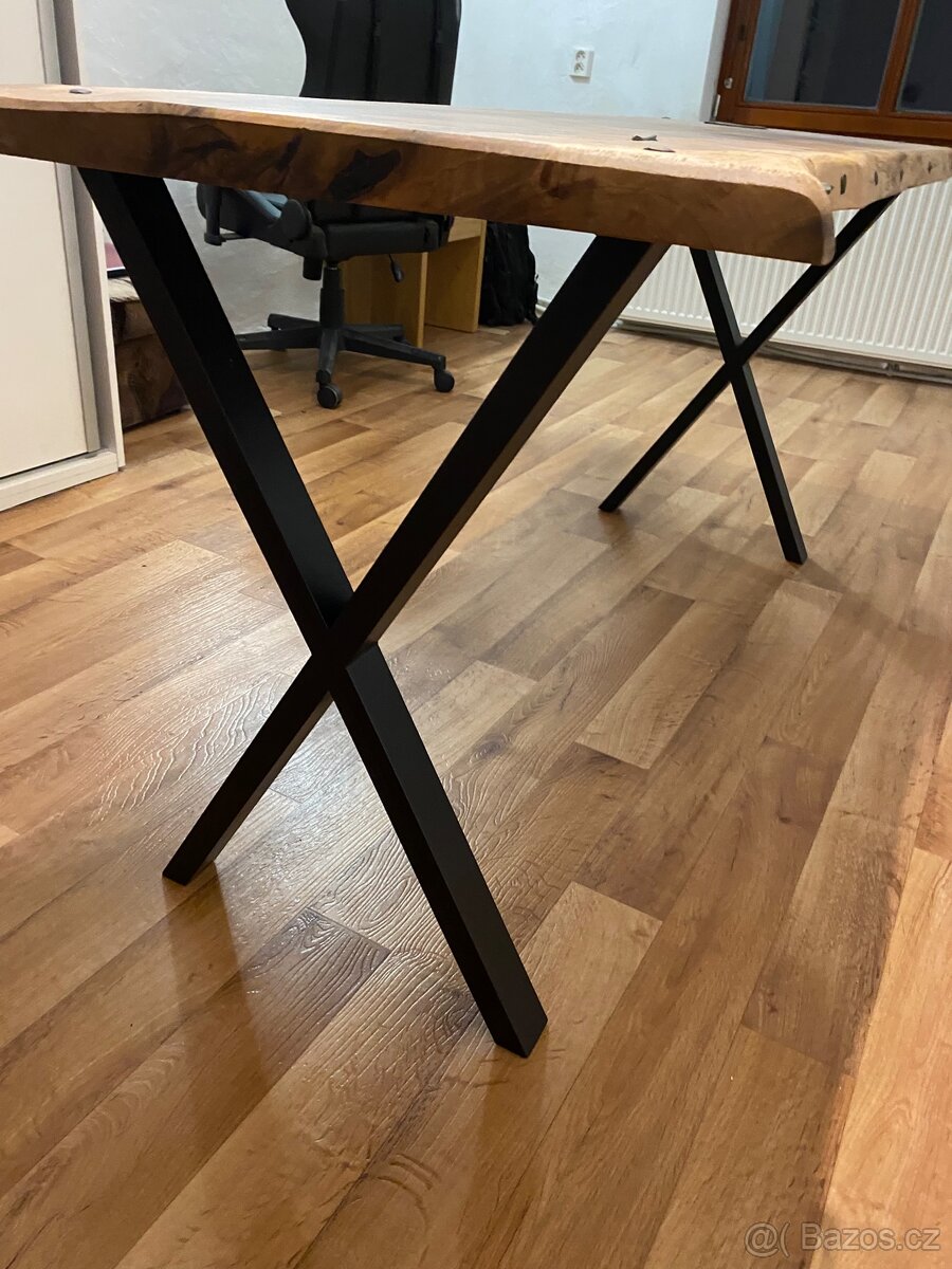 Ořechový stůl - 3