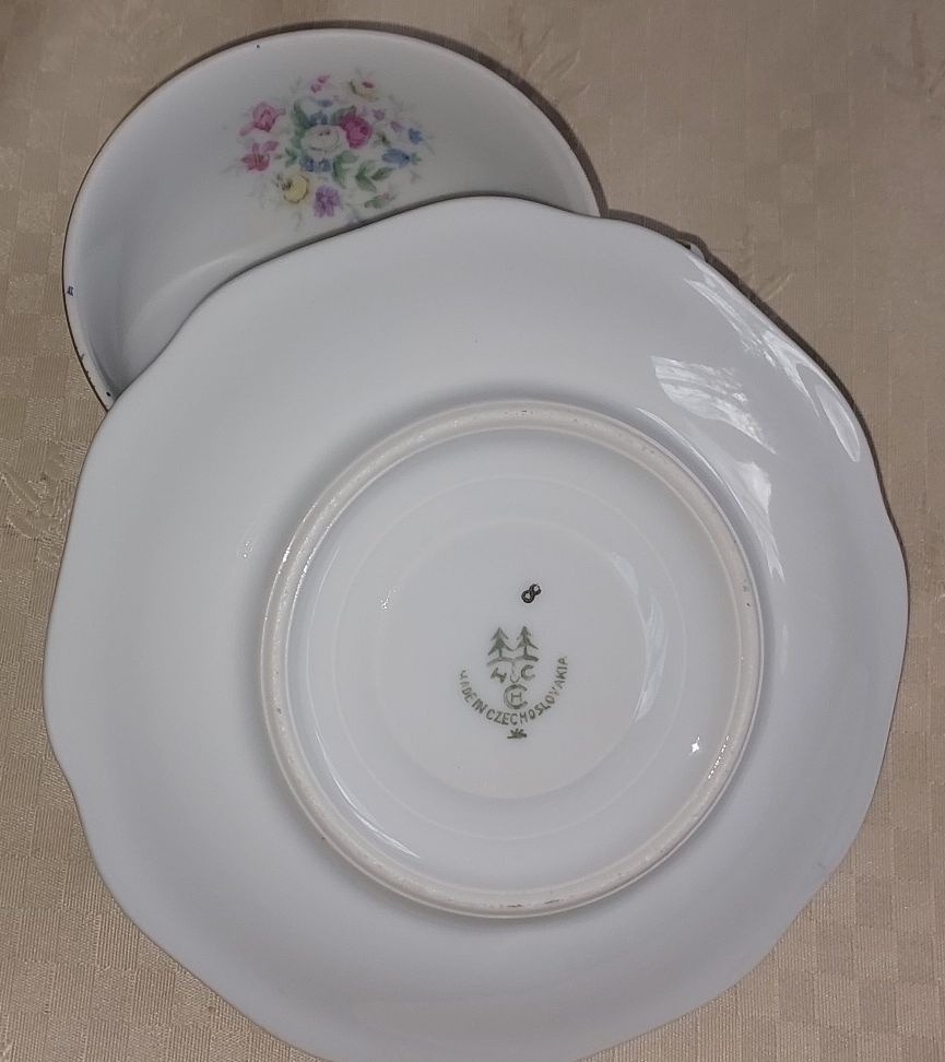 Čajová souprava z karlovarského porcelánu. - 3