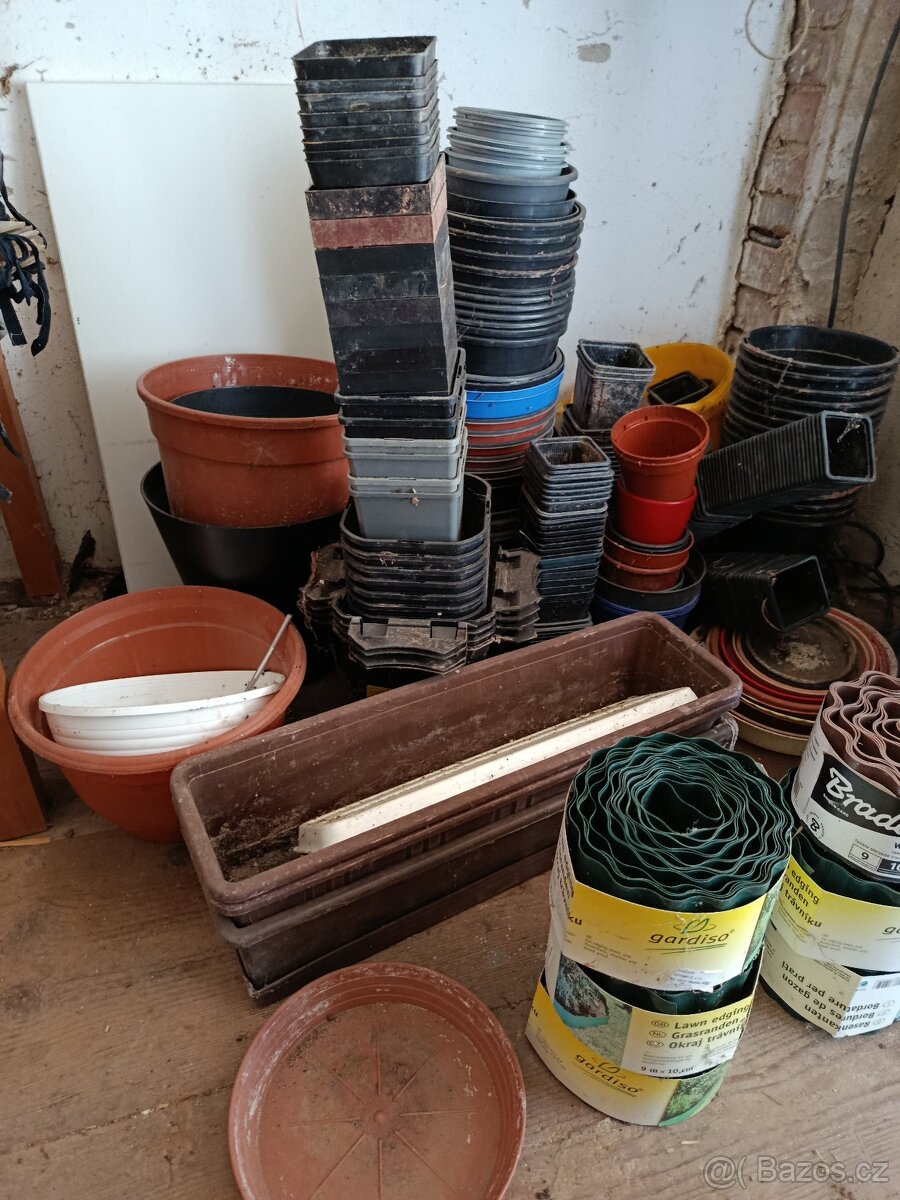 Mix květináčů, obrubníků, sadbovačů za celkem 200 Kč - 3