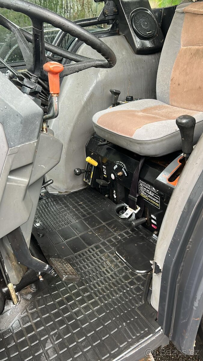 Malotraktor Mitsubishi s kabinou - 3