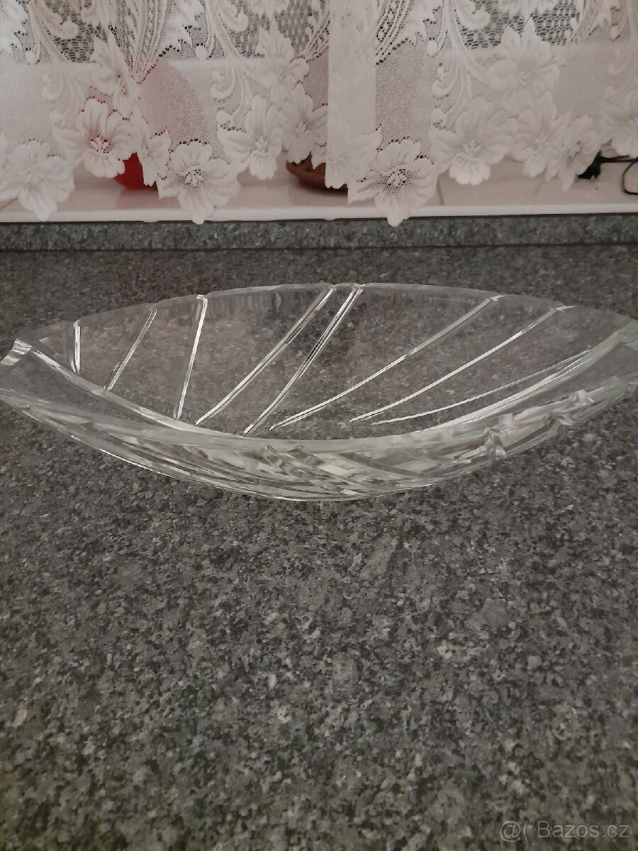 Broušené vázy a mísy. - 3