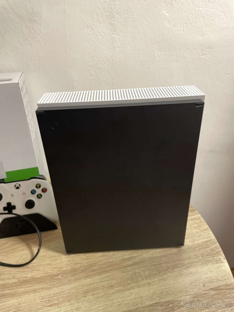 Xbox One S Digital edition - 3