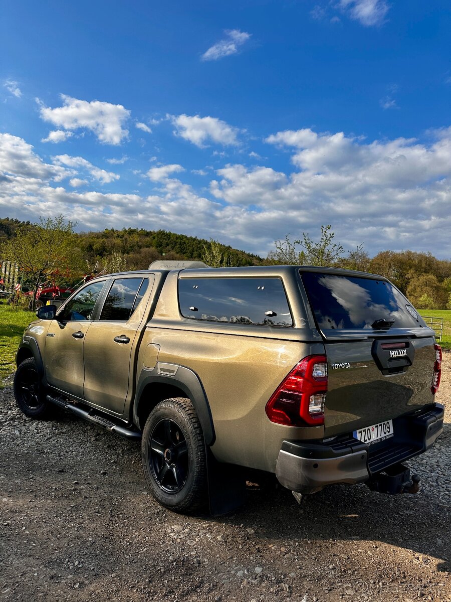 Toyota Hilux DC 2.8 I D-4D Invincible 4x4 A/T ,DPH