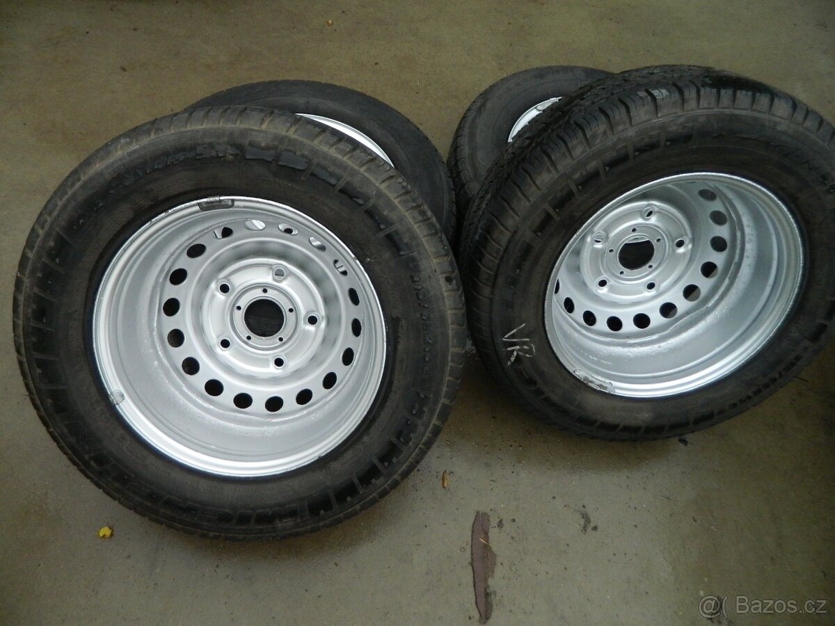 kola ford Transit + pneu R15C - 3