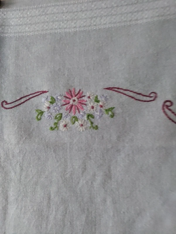 Ručně vyšívaný ubrus - 3