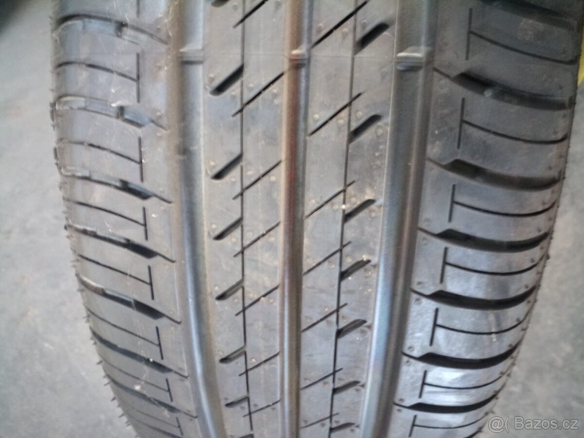 195/60/15 205/55/17 215/65/17 255/40/20 265/45/20 kusovka - 3