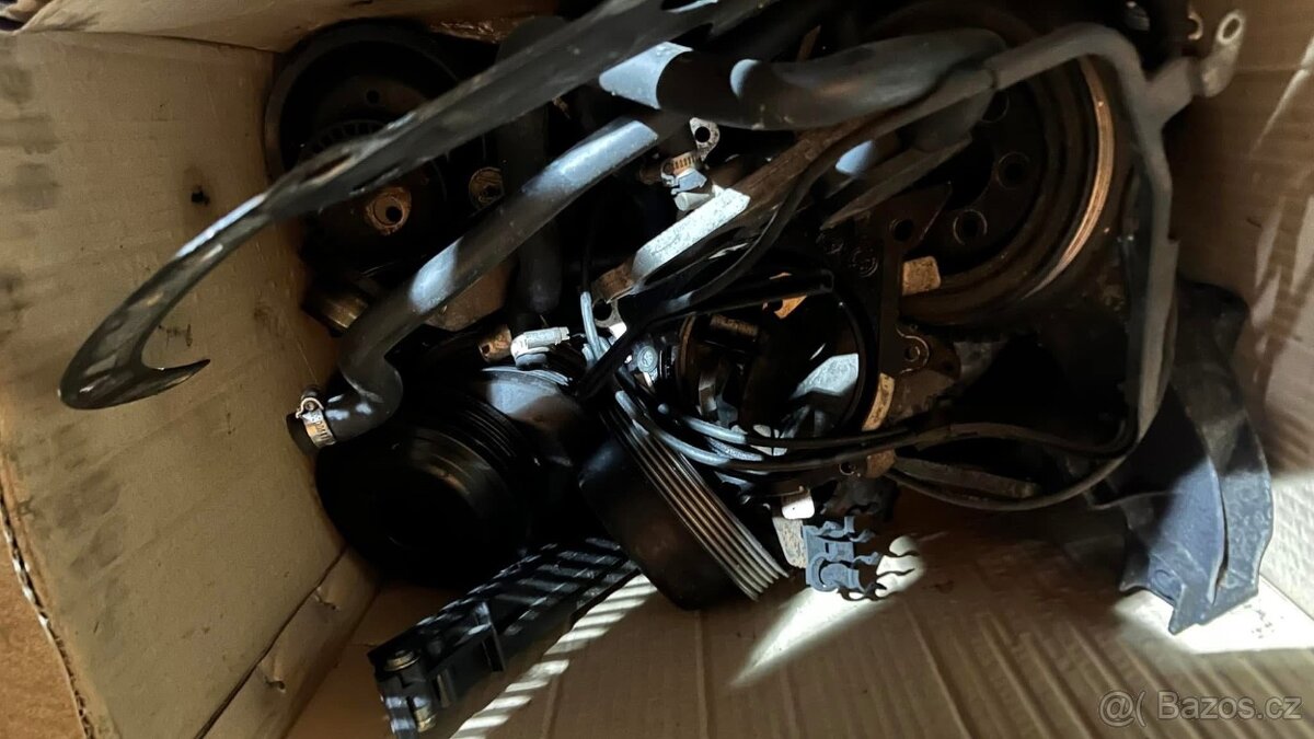 BMW E36 318is - motorové díly / "vnitřnosti" M42B18 - 3