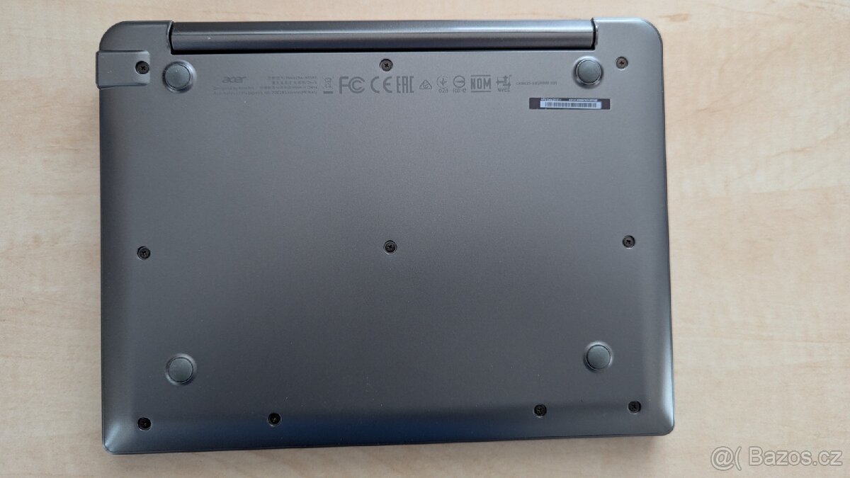 Malý notebook/tablet Acer Switch One 10 - 3