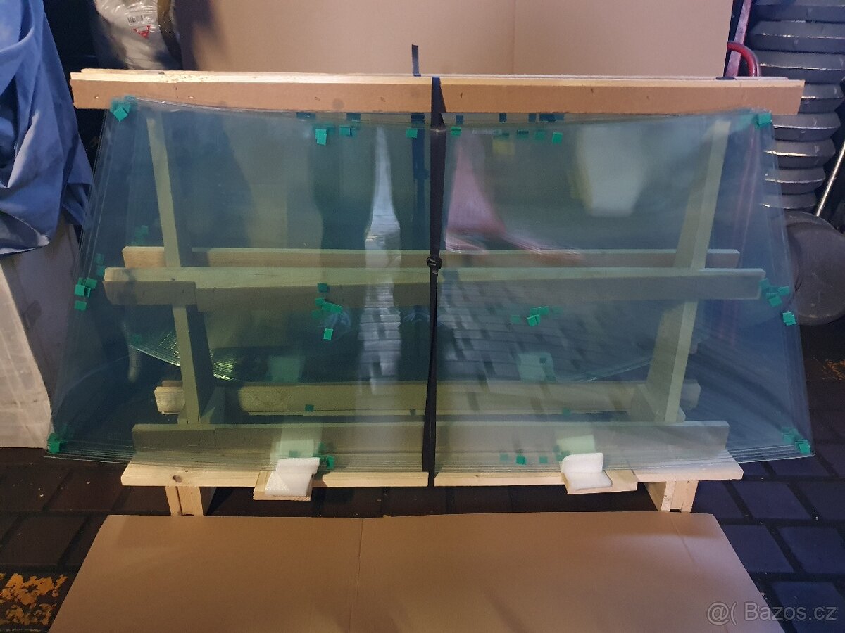 Tatra 613 čelní sklo zelené NOVÉ - 3