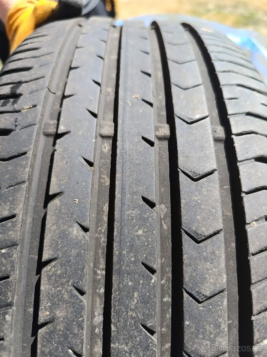 Pneu 215/55 R17 94W DOT 0523 - 3