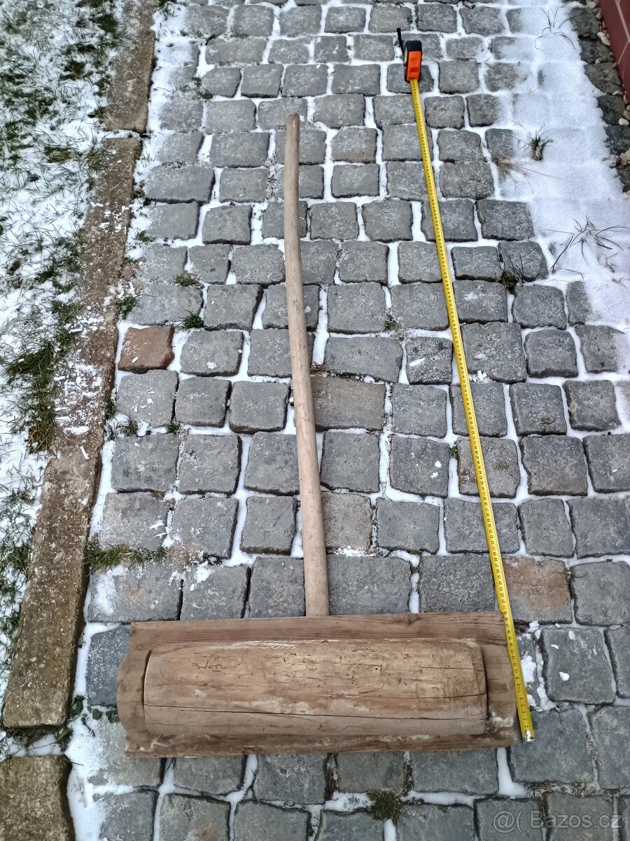 Dřevěný válec na zahradu. - 3